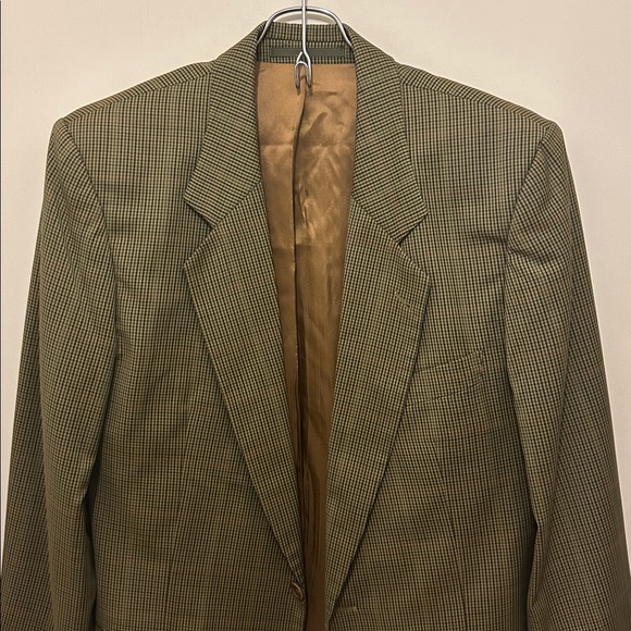 Hugo Boss (42R) - Picture 1 of 15